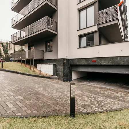 Park Apartment *